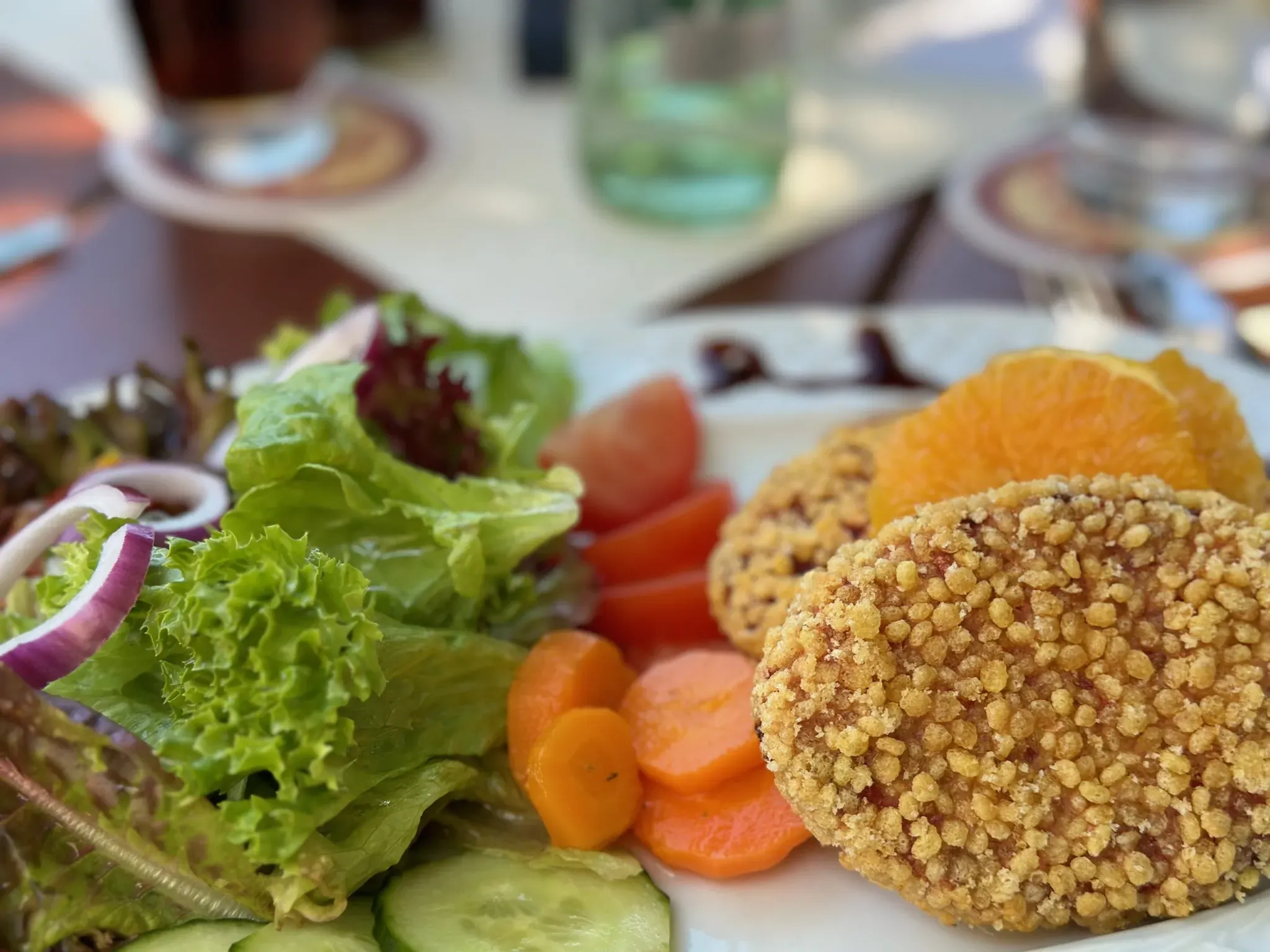 Rote Bete Taler mit Salat